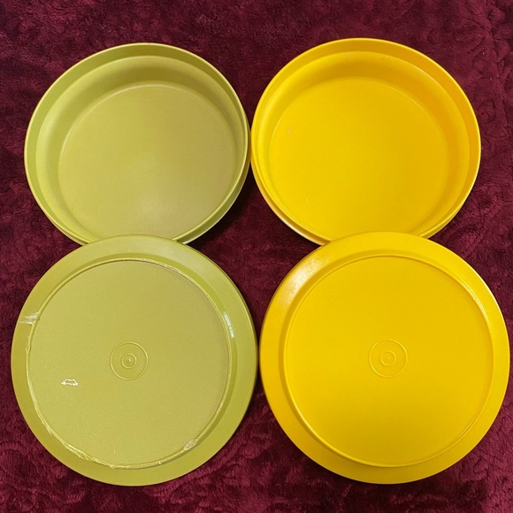Two vintage Tupperware seal bowls
Yellow and Green - Picture 2 of 9